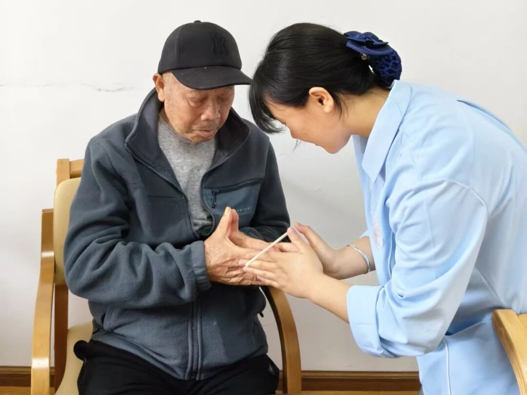 <b>“这老人还活着？！”——Kaiyun官方网站登录入口四个月创造的生命奇迹，连医生都难以置信了！</b>